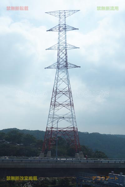 建設中の紅白鉄塔
